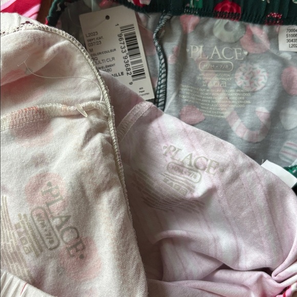 NWT/NWOT Children’s Place holiday leggings size M(7/8) - Picture 3 of 4